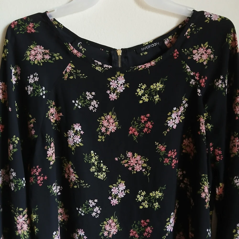 Papermoon Hi-low Floral Blouse Size Medium top - Picture 4 of 9